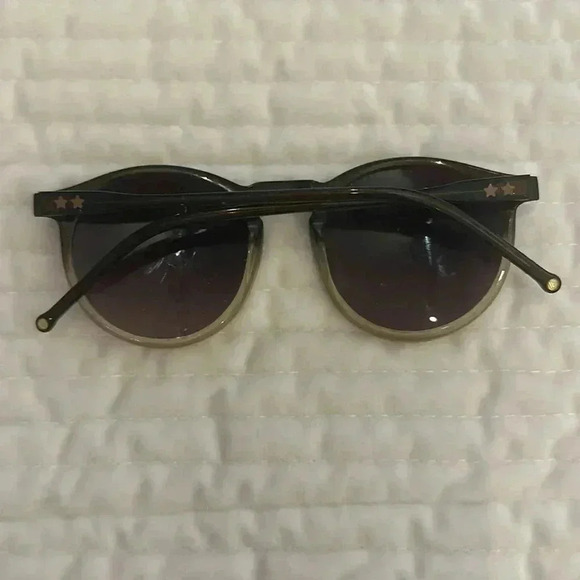 WildFox STEFF Sunglasses - Picture 2 of 2